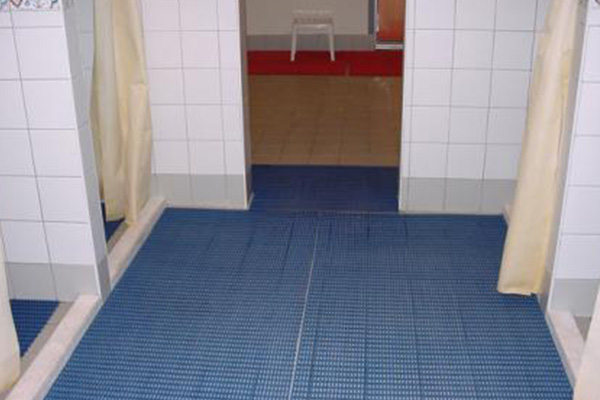 Locker Pro self-draining open-grid mat