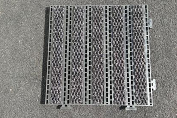 Modular carpet tiles