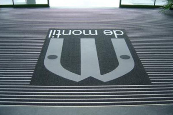 Milan aluminum-look track matting